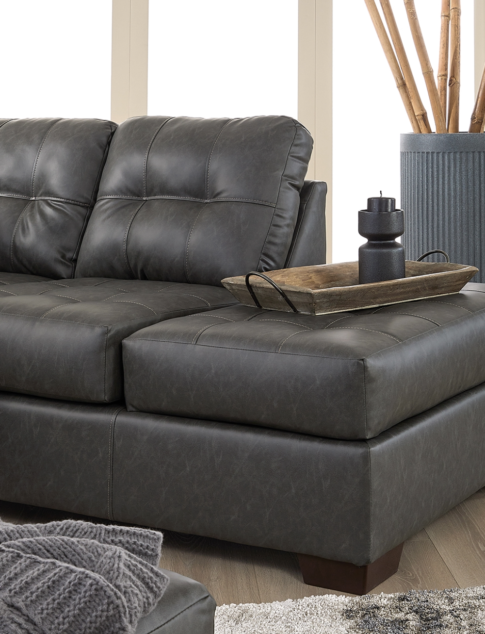 16900 Trotter Charcoal 2pc Sectional