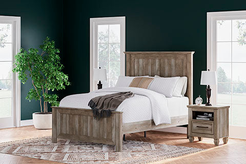 Yarbeck Panel Bed