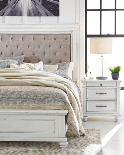 Kanwyn Whitewash Upholstered Panel Bedroom Set with Storage
