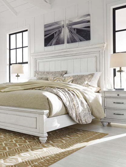 Kanwyn Panel Bedroom Set with Storage Bench