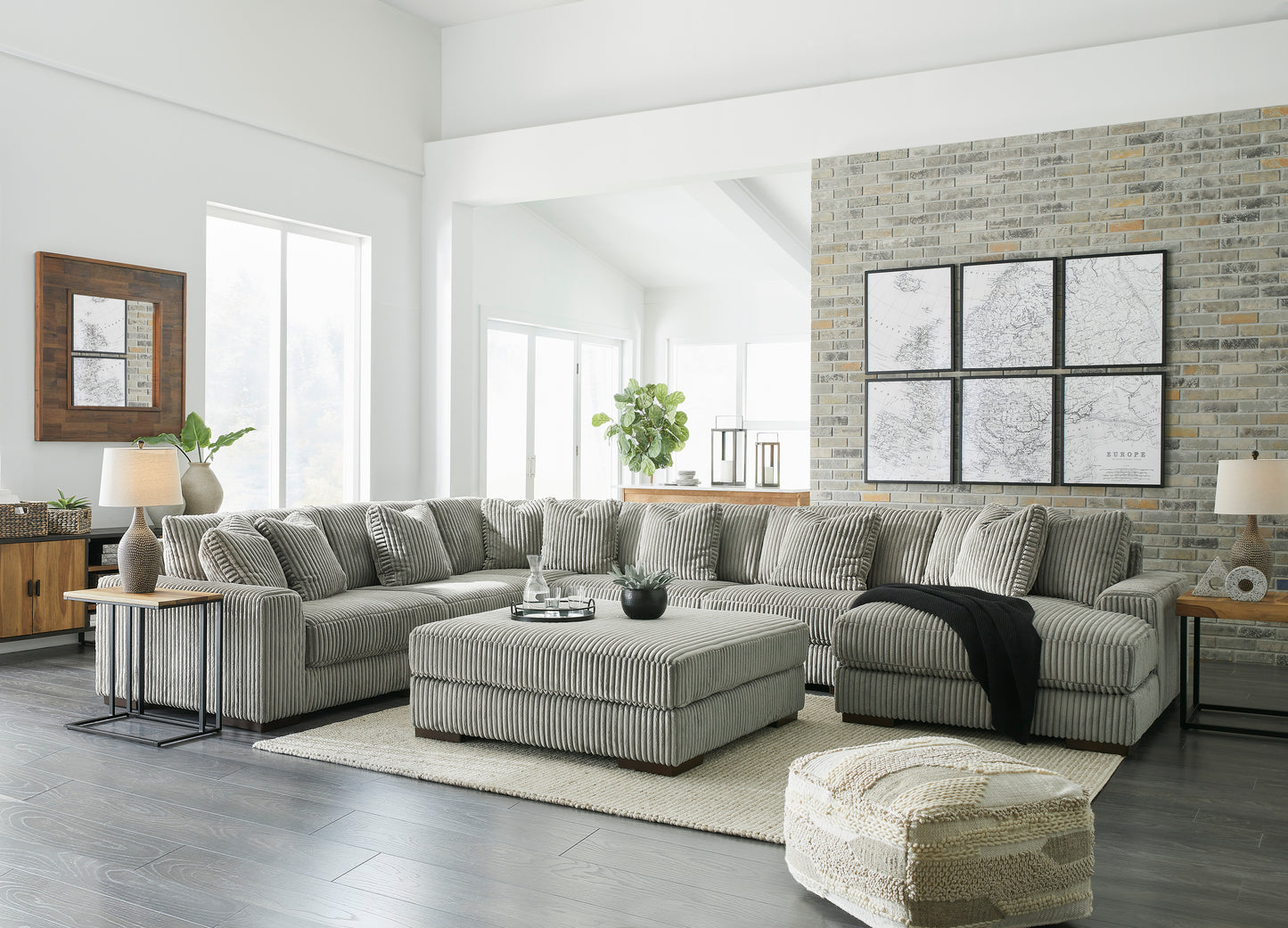 Lindyn Fog 3-pc Sectional with Chaise