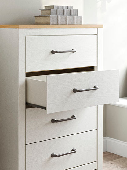 Linnocreek White Chest of Drawers