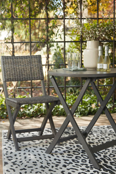 Safari Peak Gray Outdoor Table and Chairs